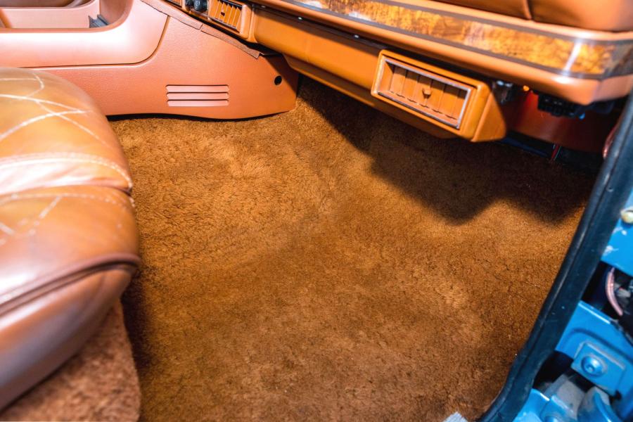 Детали интерьера Jeep Grand Wagoneer LS1 V8 1984 года  (фото 43 из 179)